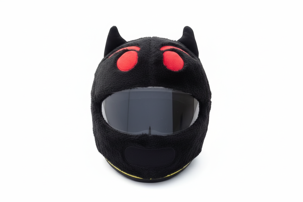 Casque noir yeux rouges moins brillants